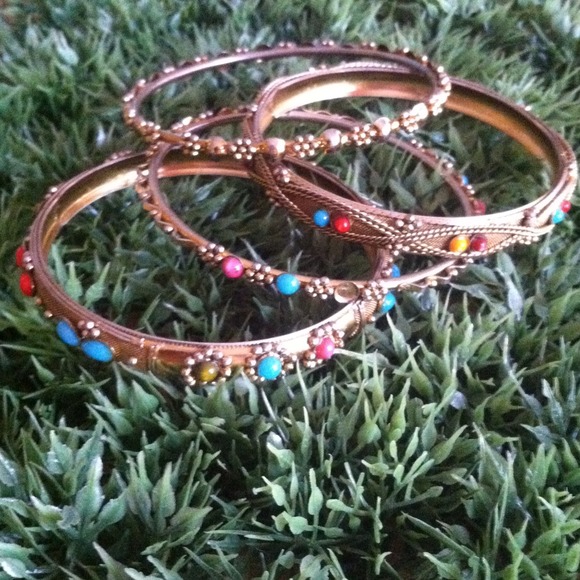 🚫Sold in bundle🚫Bracelets multicolor