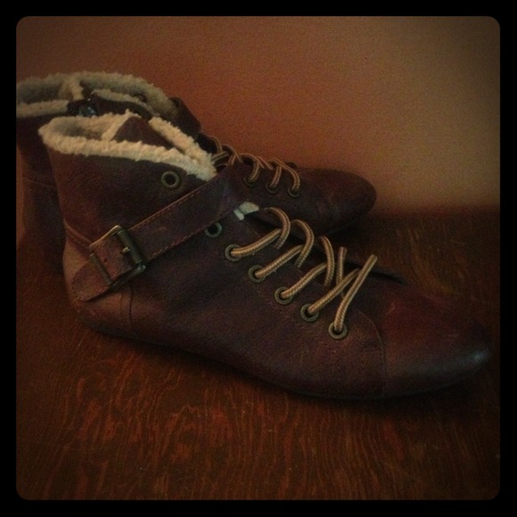 "GB Gianni Bini" Groove-It booties