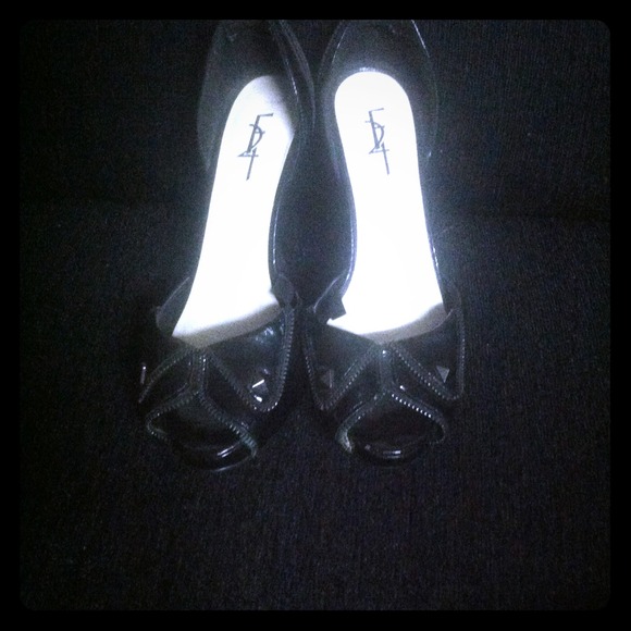Black Peep Toe Stilettos 👠👣 - Picture 1 of 4