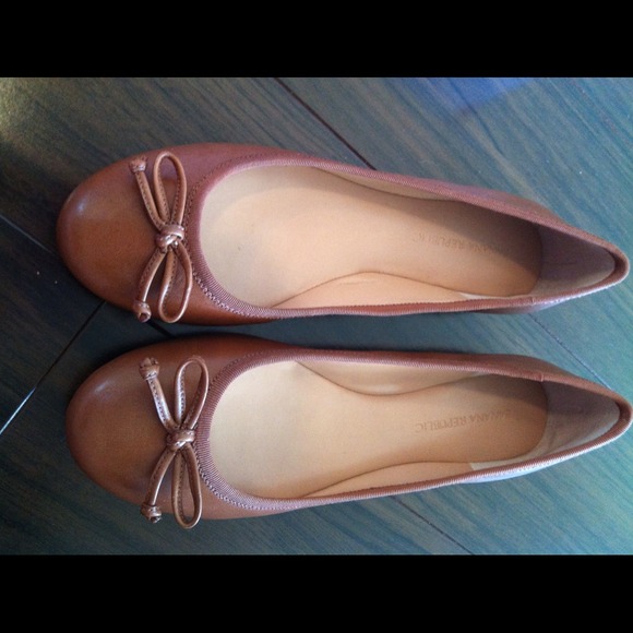 Banana Republic Shoes - SOLD !!!!!!!!! Brand new Ashley flats