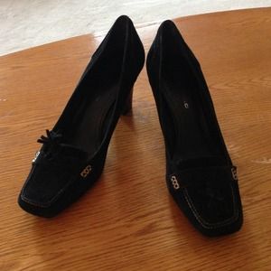 Bandalino 7.5 black suede heels