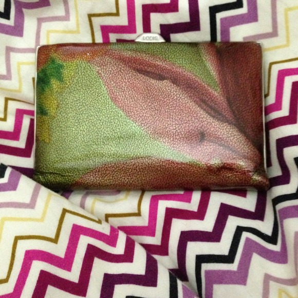 Sold to @ohheythereapril :)