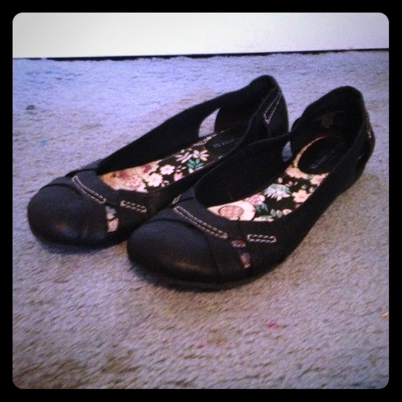 Mid condition black flats - Picture 1 of 4