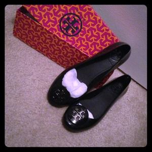 NEVER worn Tory Burch flats!