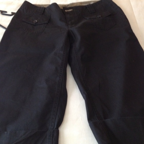 Black Capri pants
