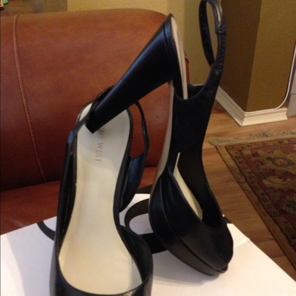 Nine West black leather high heels - Picture 3 of 3