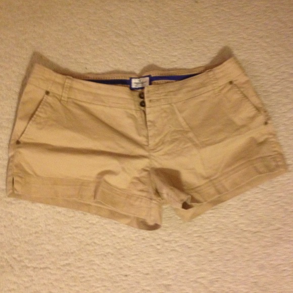 ❗Sold❗Kakhi AE shorts