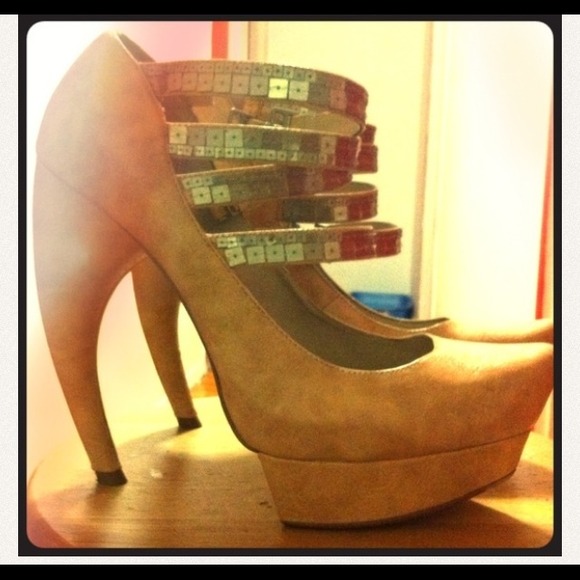 Christian Siriano Shoes - ❤️Awesome amazing perfect condition nude heel