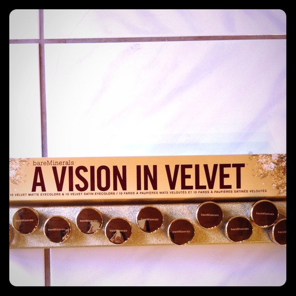 bareMinerals "A Vision in Velvet" eye shadow set