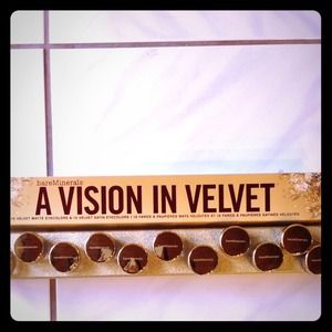 bareMinerals "A Vision in Velvet" eye shadow set