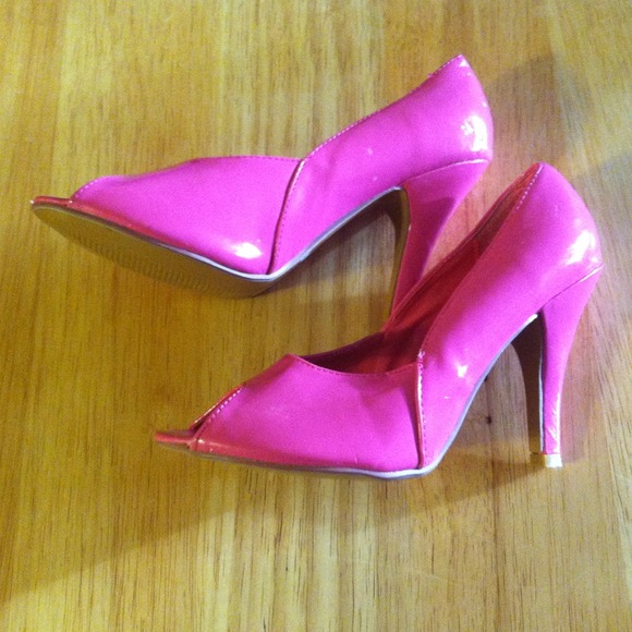 Hott! Pink Heels - Picture 3 of 4
