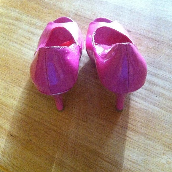 Hott! Pink Heels - Picture 4 of 4