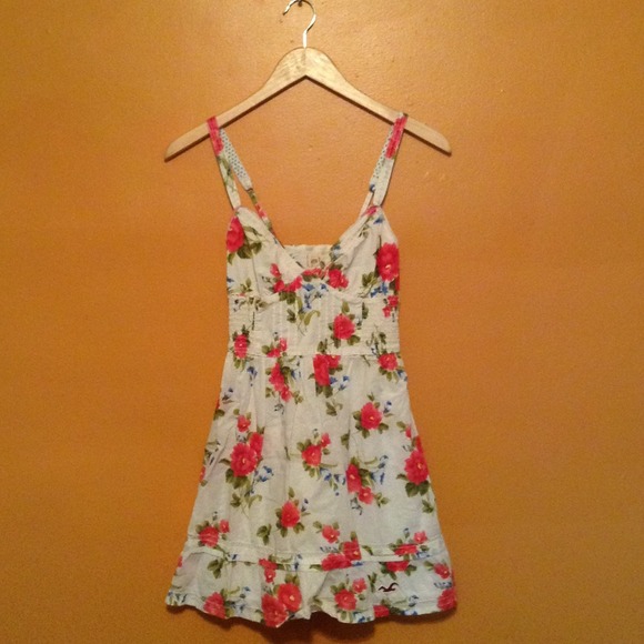 Hollister Dresses & Skirts - Floral sundress