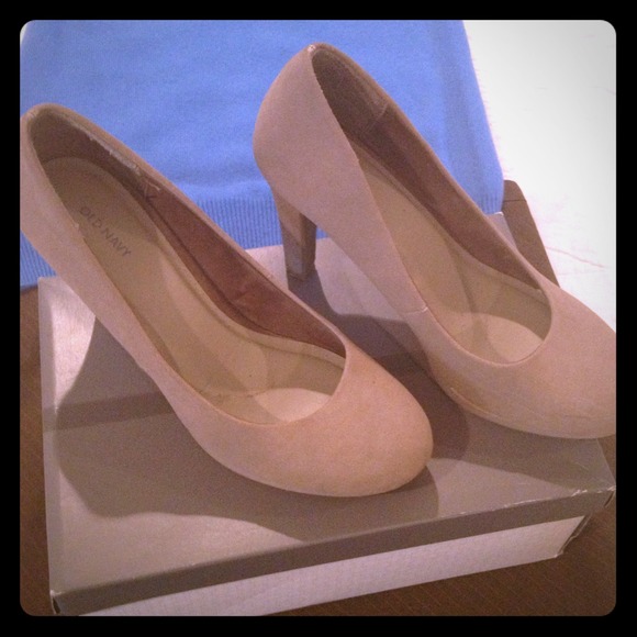 🚫Bundled! Tan suede-like heels!🚫