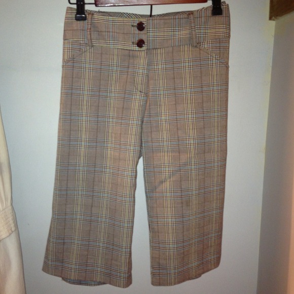 Rue 21 Plaid Capris