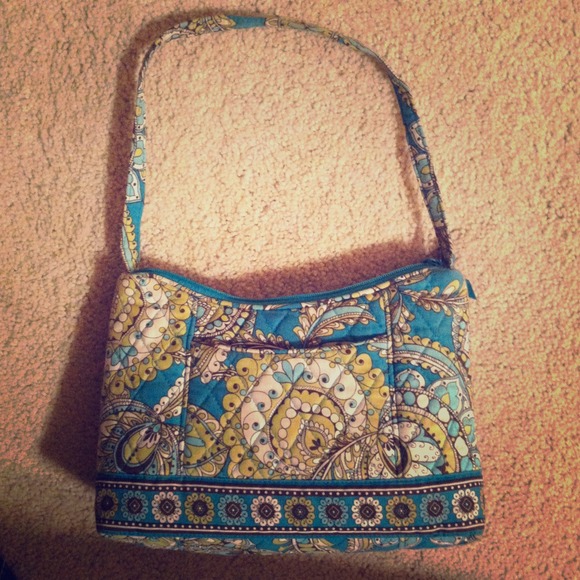 SOLD IN BUNDLE Vera Bradley in Excellent Condition - Picture 1 of 3