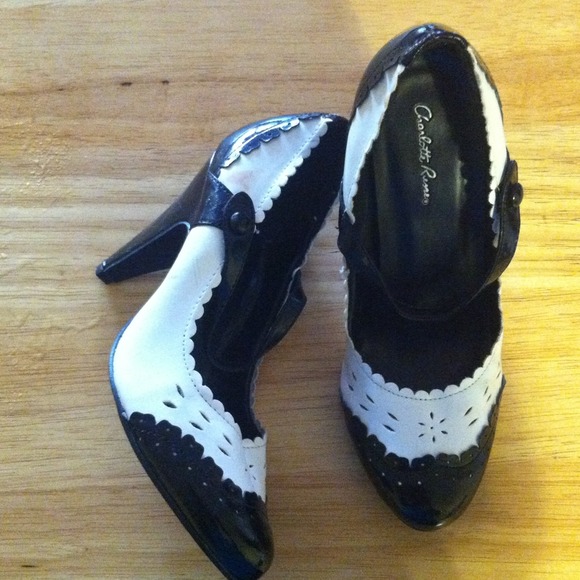 Black and white patent leather shoes - Picture 2 of 4