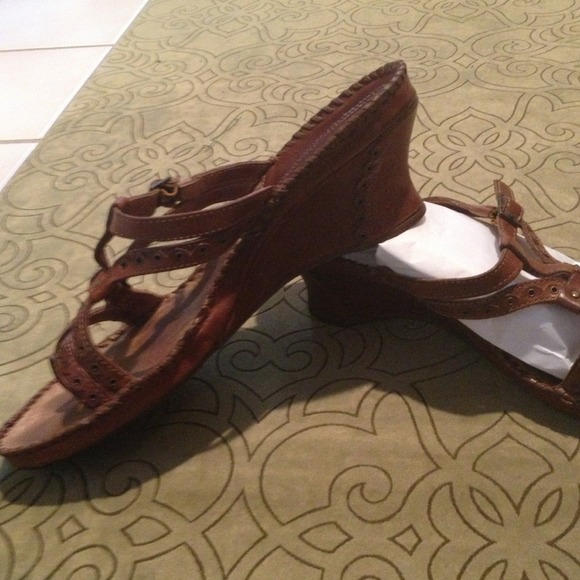 ✨SOLD IN BUNDLE✨🌺Clark's Artisan Comfort Wedge🌺 - Picture 2 of 3