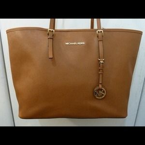 🚫SOLD🚫Michael Kors Jet Set Saffiano Tote Luggage