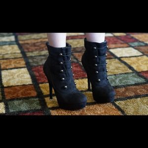 🔴SOLD🔴🎁HOTTT HEELS🎁