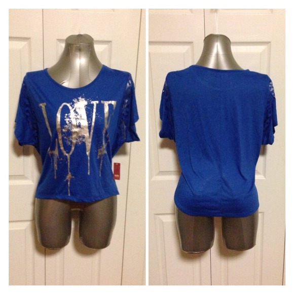 No Boundaries  Tops - No Boundaries Love Tee