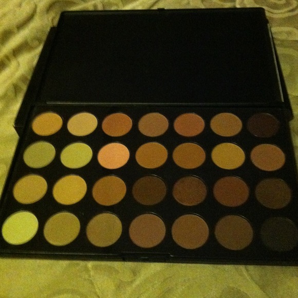 evelyn lozada Accessories - Evelyn Lozada 28 shades of shadows