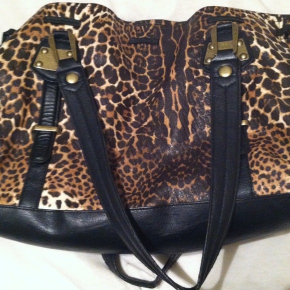 Jessica Simpson Handbags - Jessica Simpson XL Cheetah Bag