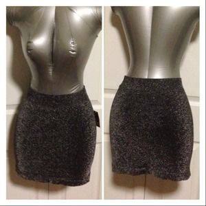 Form fitting seamless mini skirt
