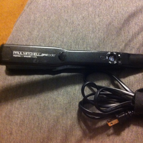 Paul Mitchell Flat Iron❗❗RESERVED for @pconnie