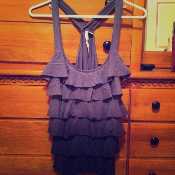 SOLD IN BUNDLE Ombré Lauren Conrad Ruffle Tank! - Picture 1 of 3
