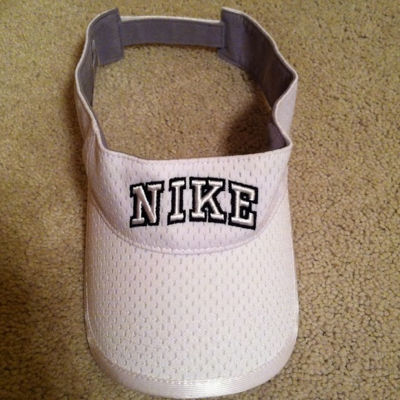 SOLD IN BUNDLE Brand New Nike Visor