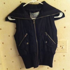 Black cropped zip-up vest