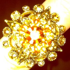 🌟🌟Gold Colored Cocktail Ring🌟🌟