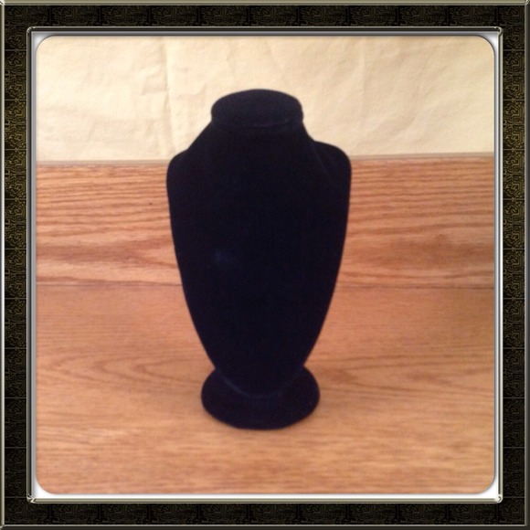 Small jewelry displayer  NWT