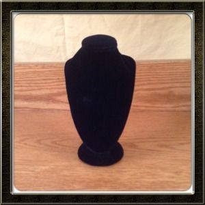 Small jewelry displayer  NWT