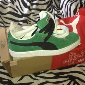 Black & hunter green Suede Puma 's
