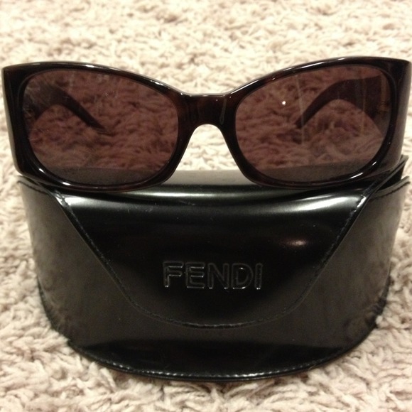 ❌❌❌SOLD IN A BUNDLE❌❌❌Authentic Fendi sunglasses