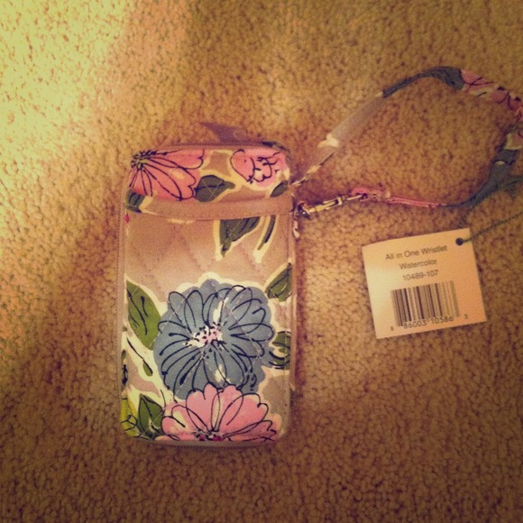 * SOLD IN BUNDLE * NWT Vera Bradley Wristlet - Picture 1 of 3