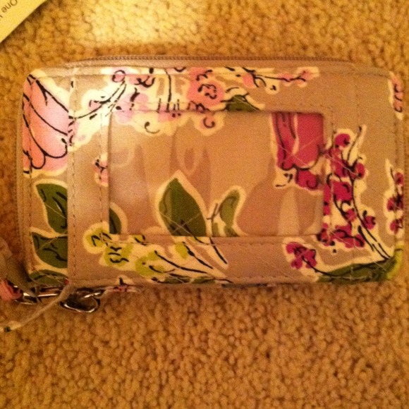 * SOLD IN BUNDLE * NWT Vera Bradley Wristlet - Picture 2 of 3