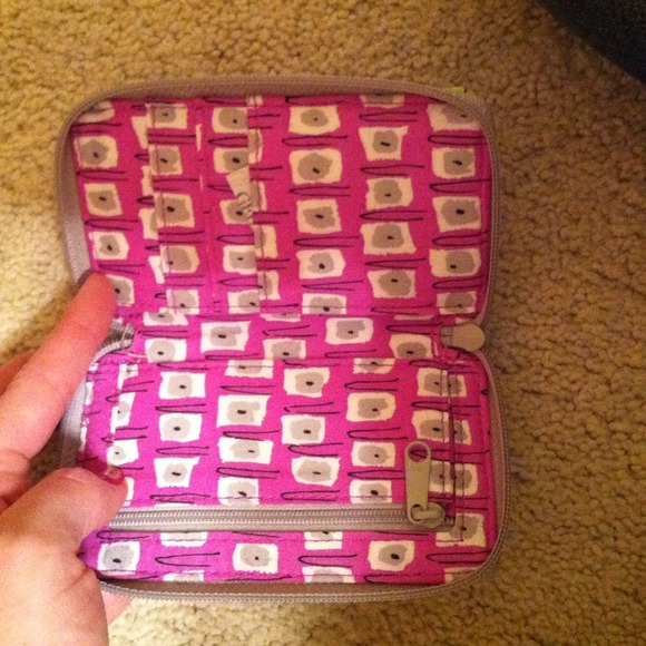 * SOLD IN BUNDLE * NWT Vera Bradley Wristlet - Picture 3 of 3