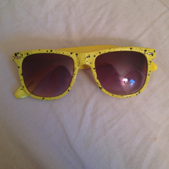 Zumiez yellow & black spotted sunglasses