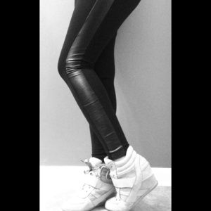 Black leather stripe leggings! 💀💀💀