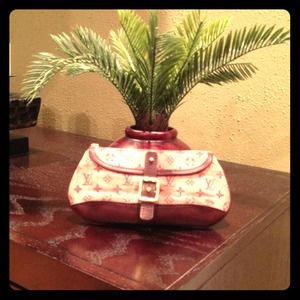 🎉REDUCED🎉💯% Authentic LV pouch