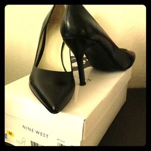 Nine West black pumps