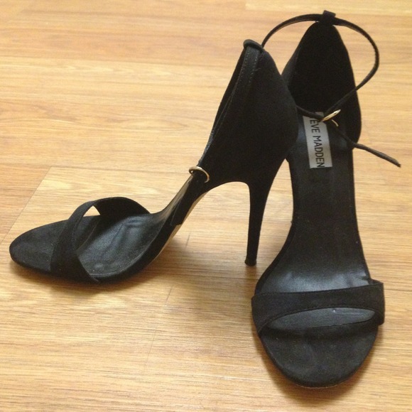 Steve Madden Shoes - Steve Madden sexy strap heel
