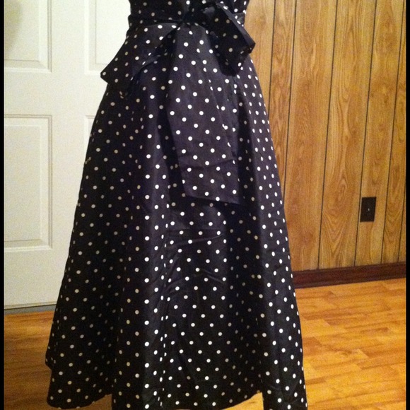 PM Editor Pick Elegant Polka-dot Tea Dress: SOLD - Picture 3 of 4