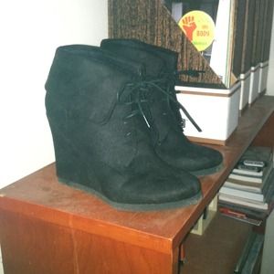 🌜Black Suede Booties🌛