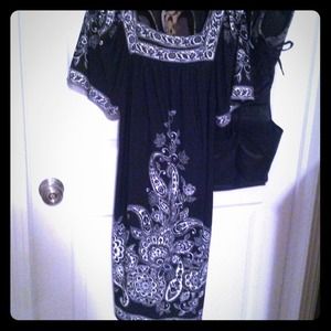 Very cute black & white paisley dress