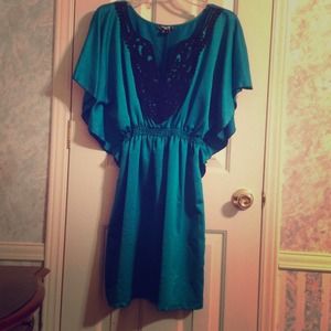 Gorgeous green dress!