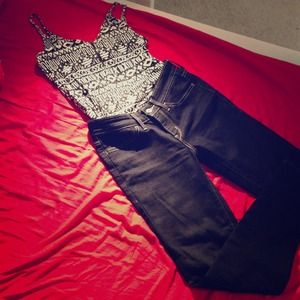 **SOLD** Authentic new Levi's legging jeans